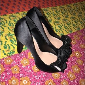 Women’s black satin peep toe pump
